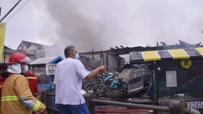 Pasar Inpres Sintang Kebakaran, Belasan Ruko Hangus Dilalap Api