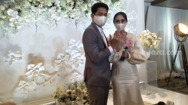 Ibnu Jamil dan Ririn Ekawati resmi menjadi suami istri, Sabtu (30/1/2021). [Rena Pangesti/Suara.com]