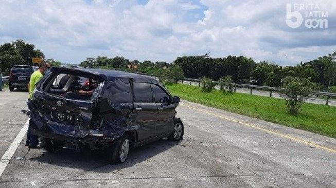 Duaarr! Samson Kecelakaan di Tol Gegara Ban Meletus, 2 Orang Luka-luka