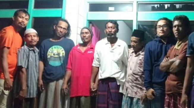 Kapal Karam, Nelayan Gresik Berenang Pakai Ember Terdampar di Bangkalan