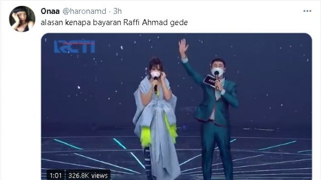 Nia Ramadhani dihujat saat membawakan acara TikTok Awards Indonesia 2020 bersama Raffi Ahmad. - (Twitter/@haronamd)