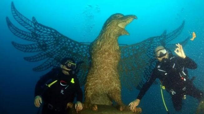 Coral garden" atau kebun karang di perairan Nusa Dua Bali, jadi spot wisata selam. (Antara/HO/KKP)