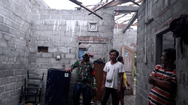 Puting Beliung Terjang Desa Ringinanom Blitar, Satu Orang Luka Parah