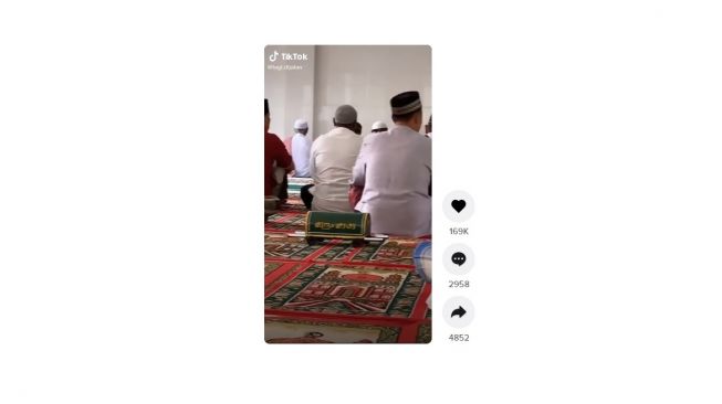 Kotak amal berbentuk anti mainstream. [TikTok]