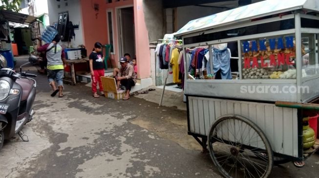 Penampakan lokasi kasus pembunuhan kucing yang dilakukan wanita bernama Roma Uli Rajaguguk di kawasan Kalideres, Jakarta Barat. (Suara.com/Arga)