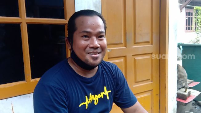 Marjuki alias Juki, warga yang menagkap wanita pembunuh kucing di Kalideres. (Suara.com/Arga)