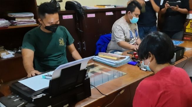 Emak-emak Diciduk Polisi Usai Gadaikan Motor Rental di Tasikmalaya