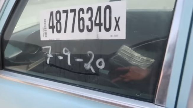 Penanda bagi peminat yang ingin mengikuti lelang mobil ini. Satu ini adalah produk klasik General Motors [YouTube: Rohan Robert].