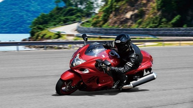 Suzuki Hayabusa dalam balutan warna merah dari edisi sebelum 2021. Sebagai ilustrasi [Suzuki Global].