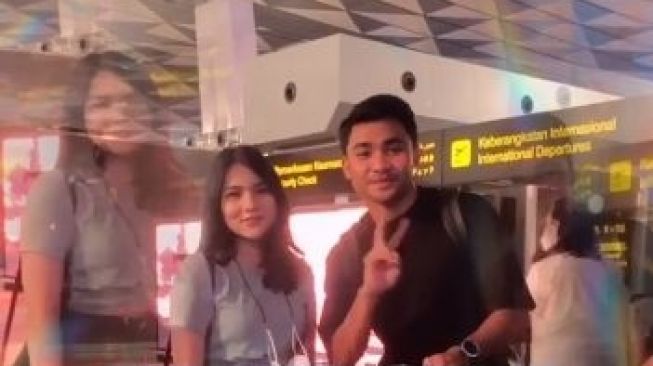 Asnawi Mangkualam diantar aktris cantik, Davina Karamoy ke Bandara saat ingin terbang ke Korea Selatan. (Instagram/davinaakaramoy).