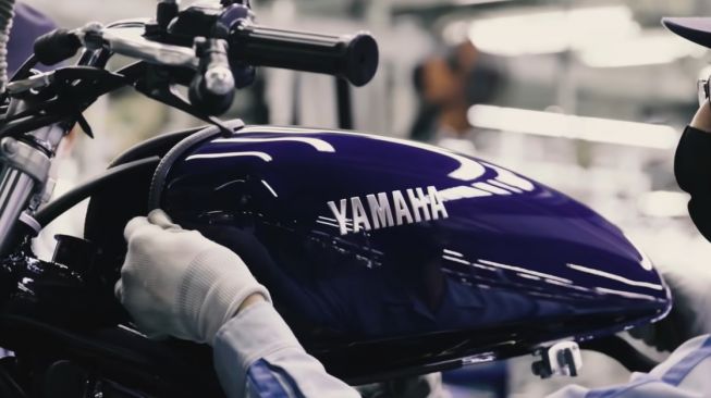 Ilustrasi tangki motor dengan logo Yamaha. (Youtube/Yamaha)