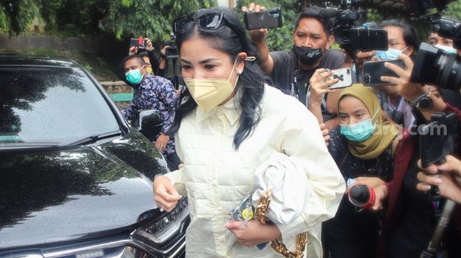 Nindy Ayunda Minta Doa Untuk Suami