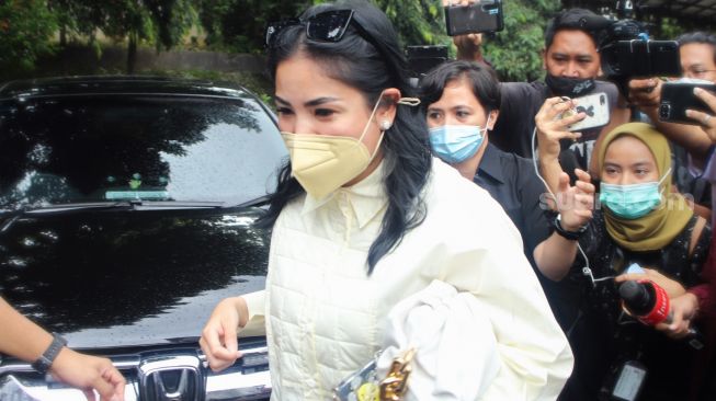 Nindy Ayunda Ungkap KDRT oleh Suami: dari Pukul hingga Jambak