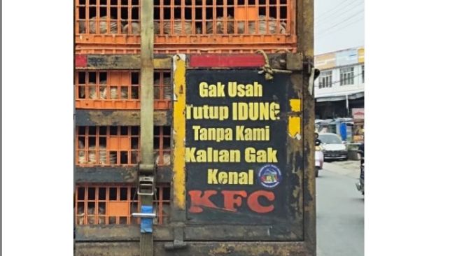 15+ Tulisan kocak di belakang truk pengangkut ideas