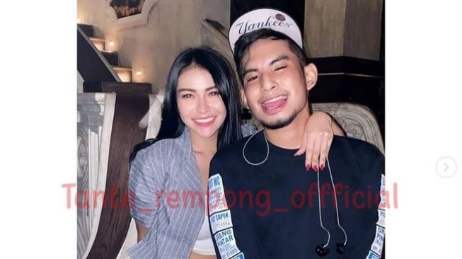 Suami Rachel Vennya, Niko Al Hakim bersama cewek seksi. [Instagram]