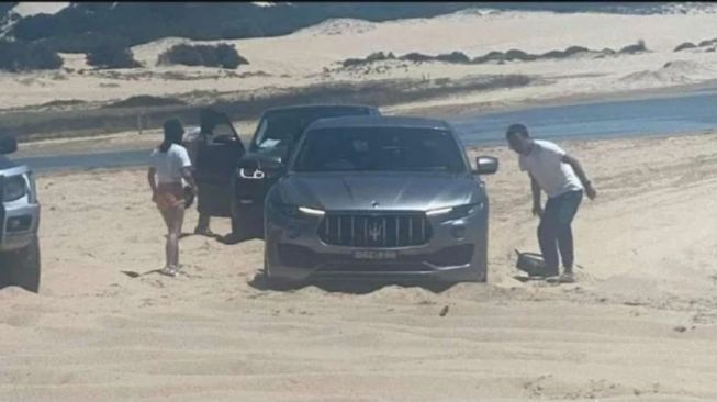 Potret SUV Mewah Dibikin Loyo oleh Pasir Pantai, Harga Dirinya Jatuh