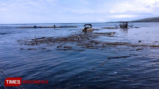 Pantai Watu Dodol Banyuwangi Dipenuhi Tumpukan Limbah Sampah