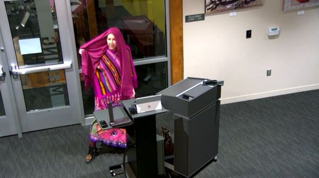 Ogah Pakai Masker, Wanita Ini Ngotot Pilih Pakai Burka (facebook.com/City of Lewiston)