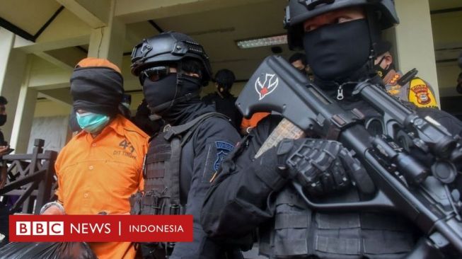 Siapakah Perempuan Inggris yang Nikah dengan Anggota JI Asal Indonesia?