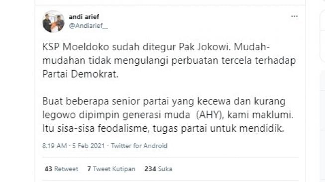 Moeldoko ditegur Jokowi karena kudeta Partai Demokrat. Hal itu dikatakan Andi Arief.