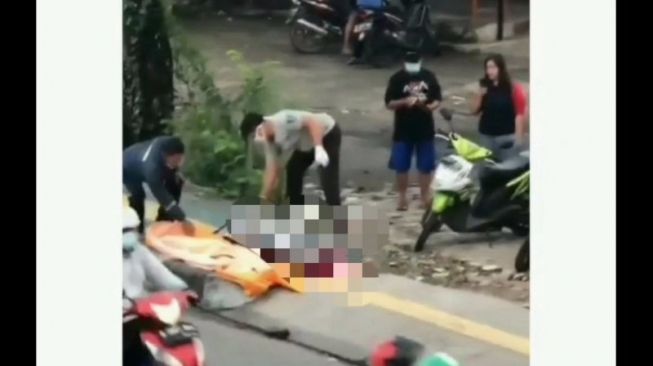 Ditabrak Truk Dibonceng Suami, Lansia Terpental dan Tewas di Daan Mogot