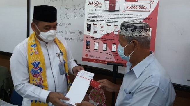 Penyaluran BST di Jakbar Tertib dan Patuhi Protokol Kesehatan