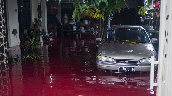 Heboh Banjir di Pekalongan Berwarna Merah Darah, Ternyata karena Ini
