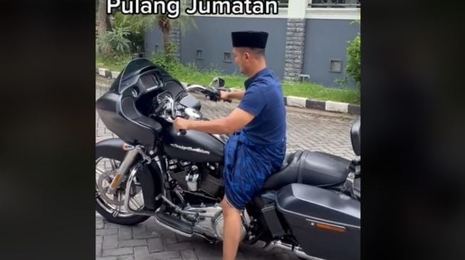 Pergi Jumatan Pakai Matik Pulang Bawa Moge, Pria Ini Bikin Geleng-geleng