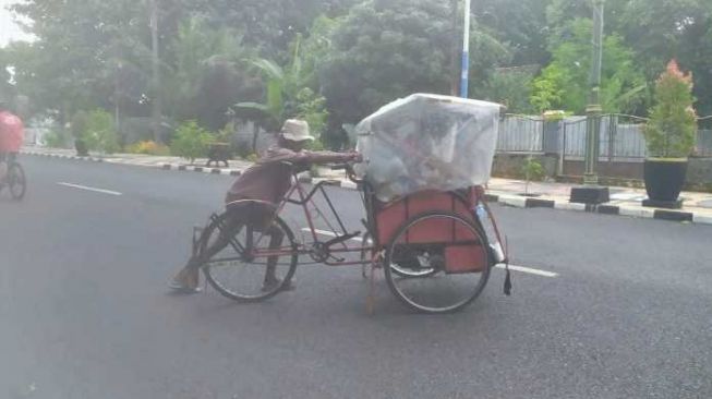 Ganjar Serukan Jateng di Rumah Saja, Mudasir Pasrah Hanya di Becak Saja