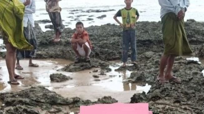 Geger Mayat Telanjang Terdampar di Pantai Bire Tengah