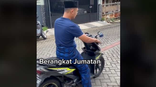 Aksi Pria Pergi Jumatan Bikin Heboh, Berangkat Pakai Matik Pulang Bawa Moge