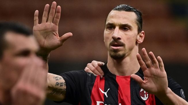 Brace Ibrahimovic dan Rebic Bawa AC Milan Gunduli Crotone, Balik ke Puncak