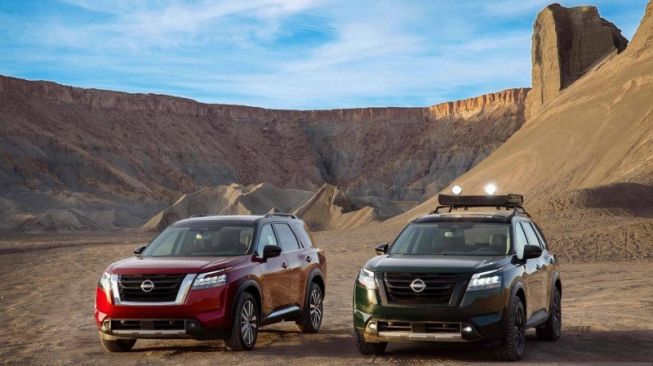 Nissan Pathfinder 2022 muncul dalam warna two-tone nan seru. Postur jangkung dan berotot, siap menantang All-New Hyundai Palisade [Nissan via ANTARA].