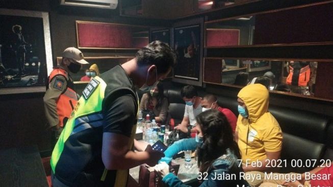 Lagi! Karaoke Masterpiece Milik Ahmad Dhani Disegel Satpol PP, Langgar PSBB