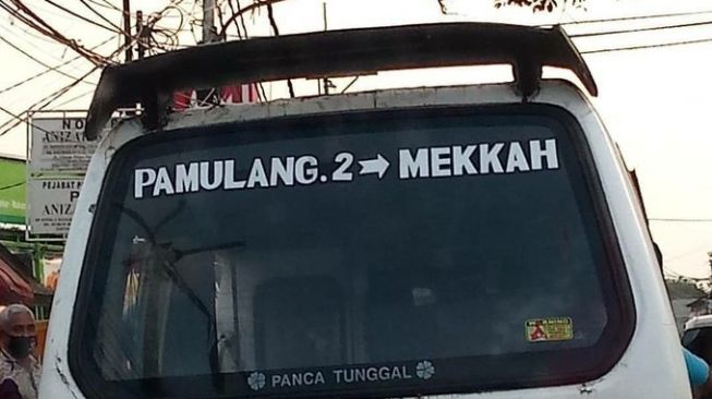 Viral Angkot Jurusan Pamulang 2 - Mekkah, Netizen: Siapa Mau Naik Haji?