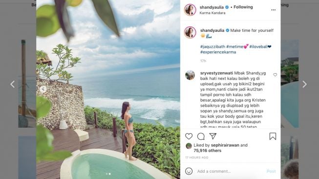 Shandy Aulia saat tampil dengan bikini di Bali. [Instagram/@shandyaulia]