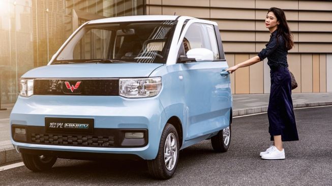 Baru meluncur tahun lalu sudah menorehkan prestasi gemilang, Wuling Hongguang mini EV adalah produksi SGMW [Wuling via Carscoops].