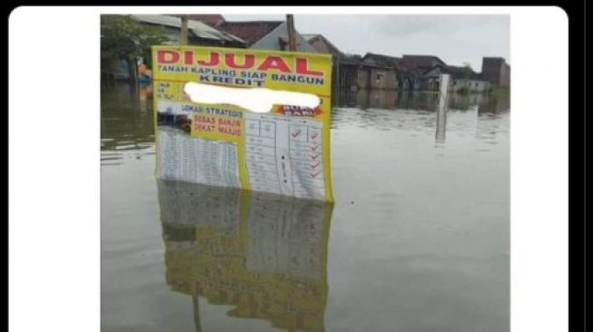 Iklan perumahan klaim bebas banjir. [Twitter/@txtdrimarketing]