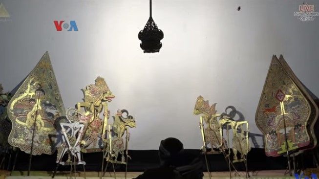 Figur Wayang Kulit Joe Biden dan Kamala Harris di Solo
