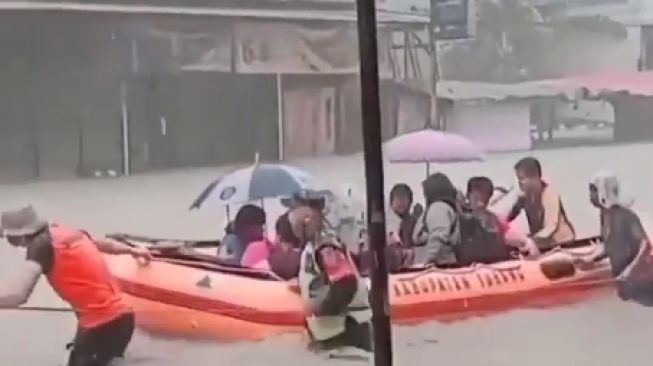 Ada yang Tingginya 2,5 Meter, 6 Daerah di Jawa Barat Masih Terendam Banjir