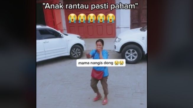 Publik Terharu, Viral Detik-detik Anak Rantau Pergi Jauh, Ibu Menangis