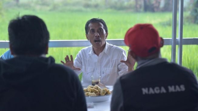 Ganjar Disebut Tak Salat, Ketum Seknas Jokowi Minta Penerbit Tanggung Jawab