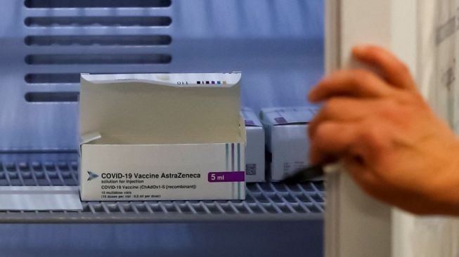 Vaksin Covid-19 AstraZeneca. [Phil Noble/Pool/AFP]