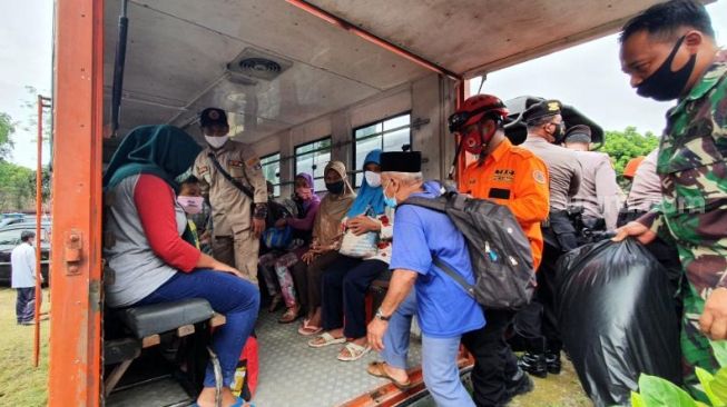 Di Luar Zona Bahaya, Warga Turgo di Barak Purwobinangun Boleh Pulang