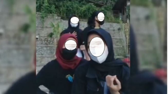 Joget TikTok Berujung Apes, Kendaraan Gadis Ini Hancur Kena Seruduk Pemotor