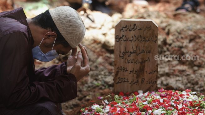 Ustadz Maaher Dimakamkan di Sebelah Syekh Ali Jaber, Banyak Dengar Al Quran