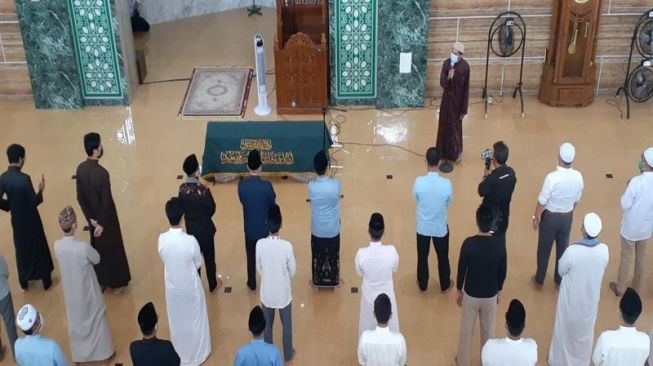 Jenazah Ustadz Maaher Tiba di Daarul Quran Tangerang