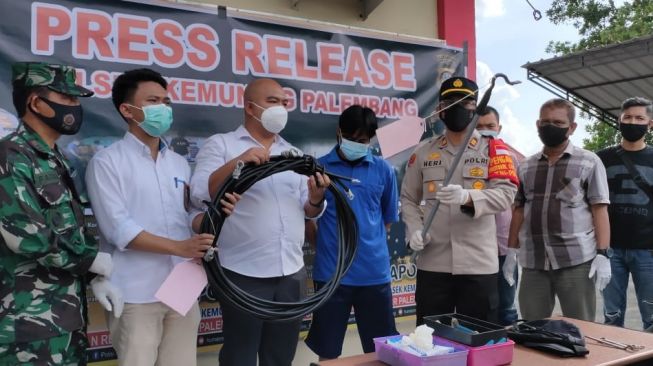 Nganggur, Sarjana Ilmu Pemerintahan Ini Nekat Nyolong Kabel Listrik PLN