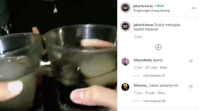 Viral sekelompok wanita minum bir kopi. (Instagram/jakarta.keras)