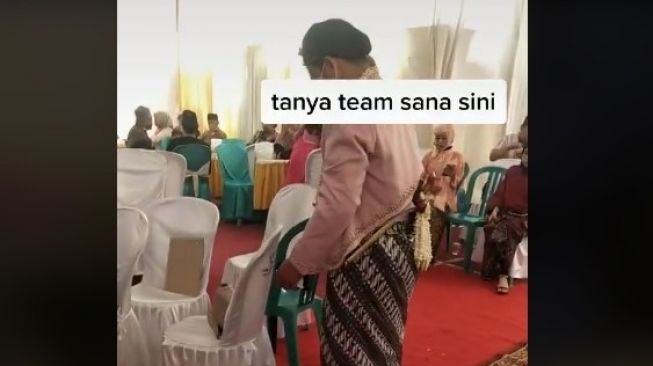 Bukannya Duduk Manis di Pelaminan, Pengantin Pria Malah Sibuk saat Resepsi